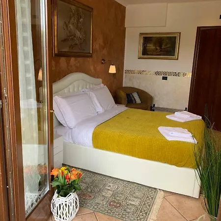 Oda ve Kahvaltı Garda 4u Desenzano del Garda