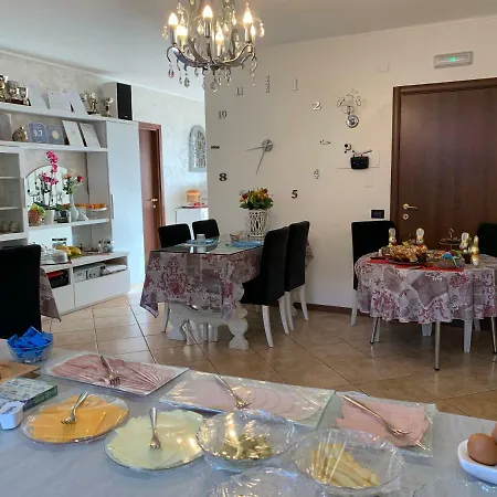 Garda 4u Oda ve Kahvaltı Desenzano del Garda